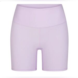 NWT SKIMS FITS EVERYBODY HIGH-WAISTED SHORT